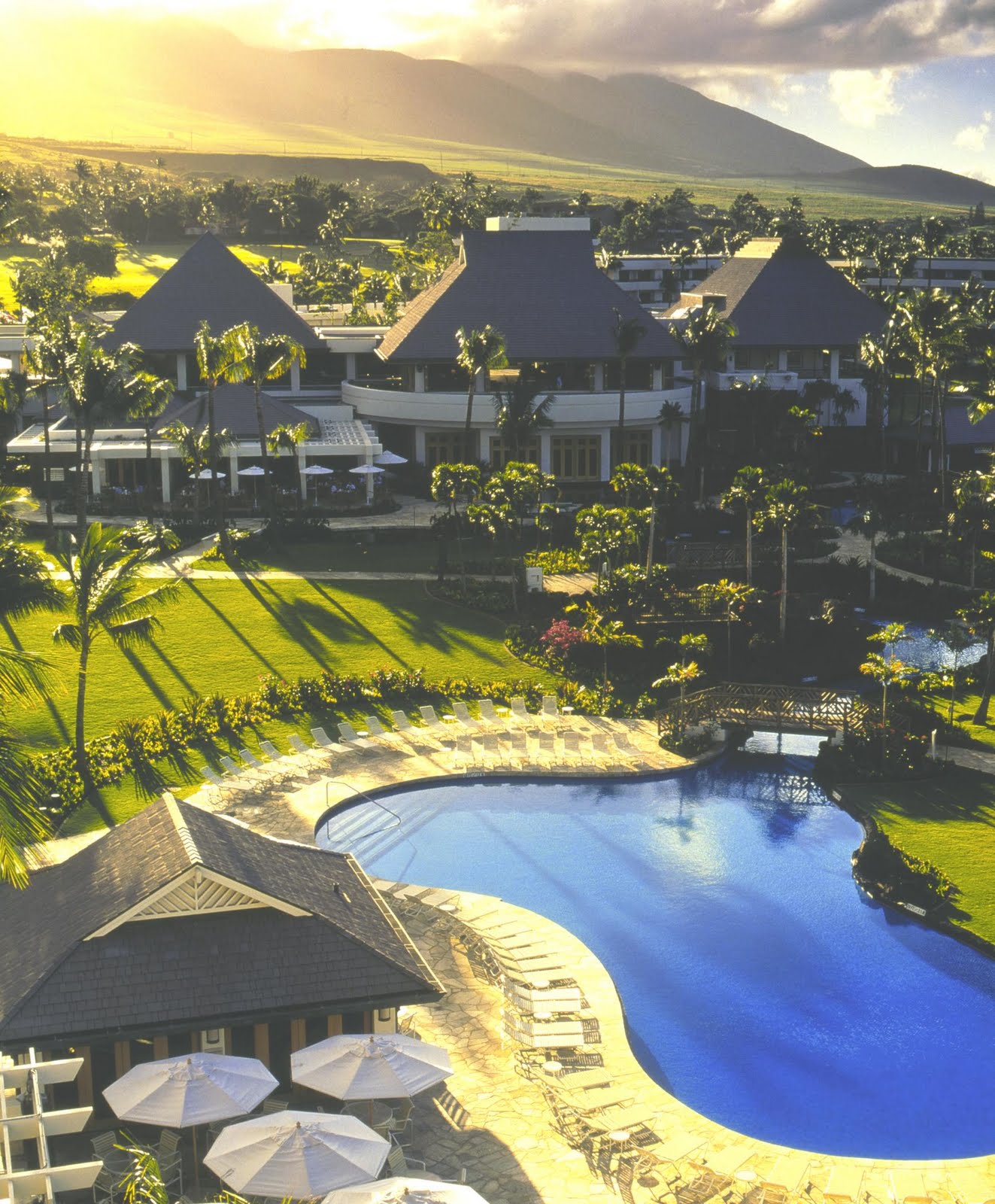 Sheraton Maui Resort & Spa Cliff Diving Ceremony
